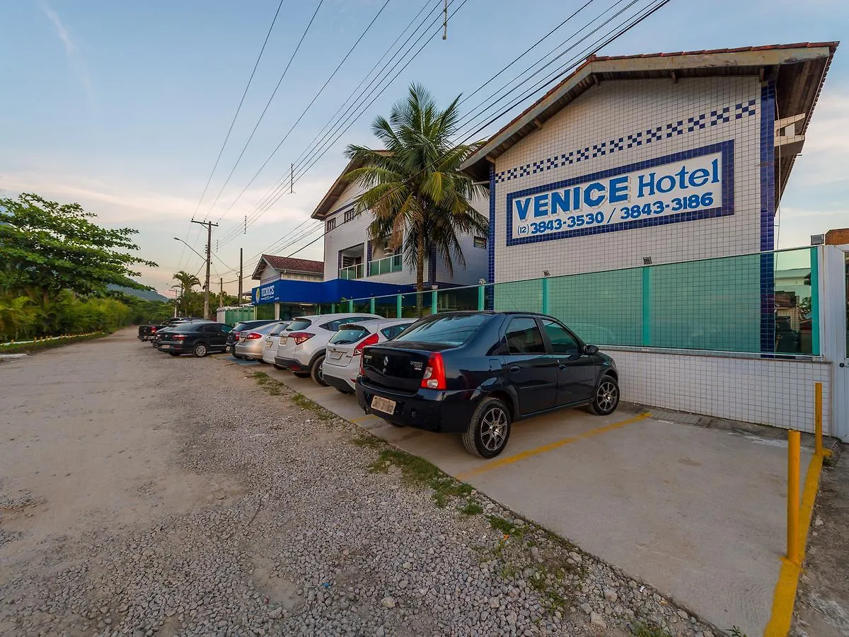 Excelente localização na Praia de Maranduba em Ubatuba.  WhatsApp: 1299788-4464